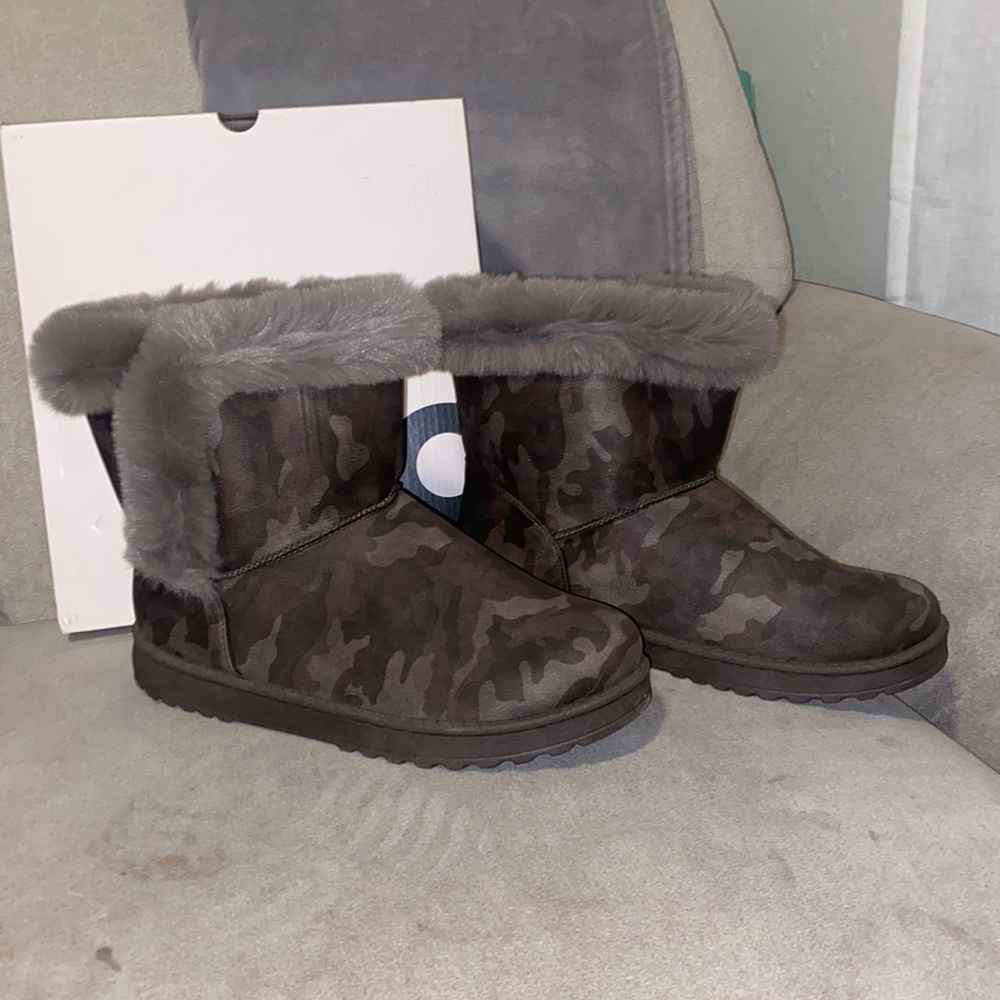 Womens faux-fur winter boots